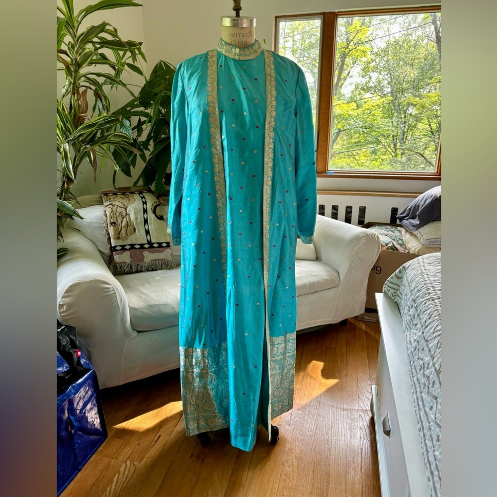 Vintage 1990’s TAJ TREASURES 100% Silk Indian gown! Gorgeous!!!!